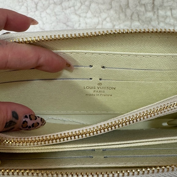 Source Unknown Gray and White Checkered Wallet - Picture 3 of 3